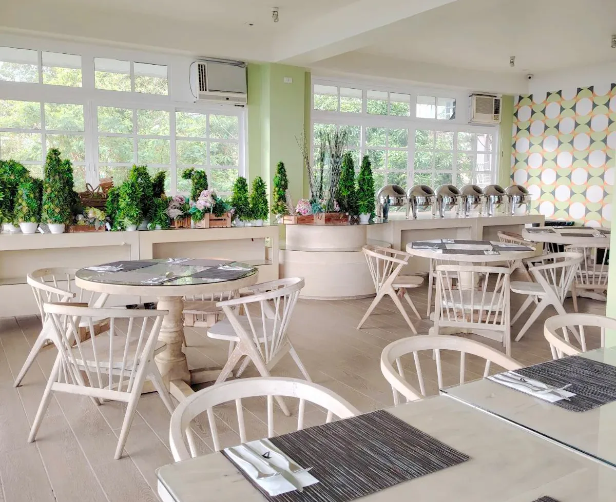 Dining at Stellar Potter’s Ridge